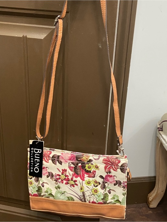 Bueno Handbags - Bueno Floral Crossbody Bag in Cream and Brown Trim